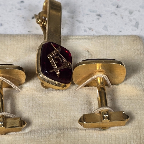 Gold and Red Masonic Cufflinks and Tie Clip Set - Picture 3 of 4